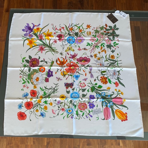 Gucci Flora Silk Scarf w/ tags - Picture 4 of 8